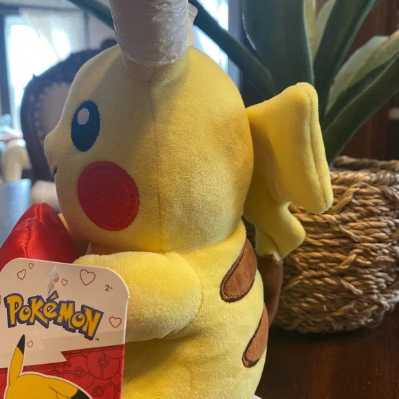 Pokemon Pikachu Yellow Plush with Heart - Picture 3 of 10